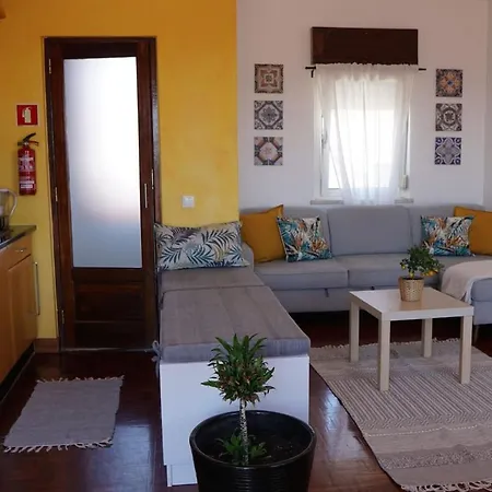 Luze Beach House Carcavelos (Lisbon)