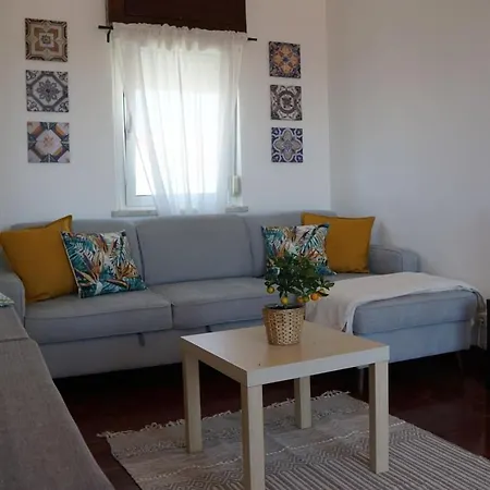 Luze Beach House * Carcavelos (Lisbon)